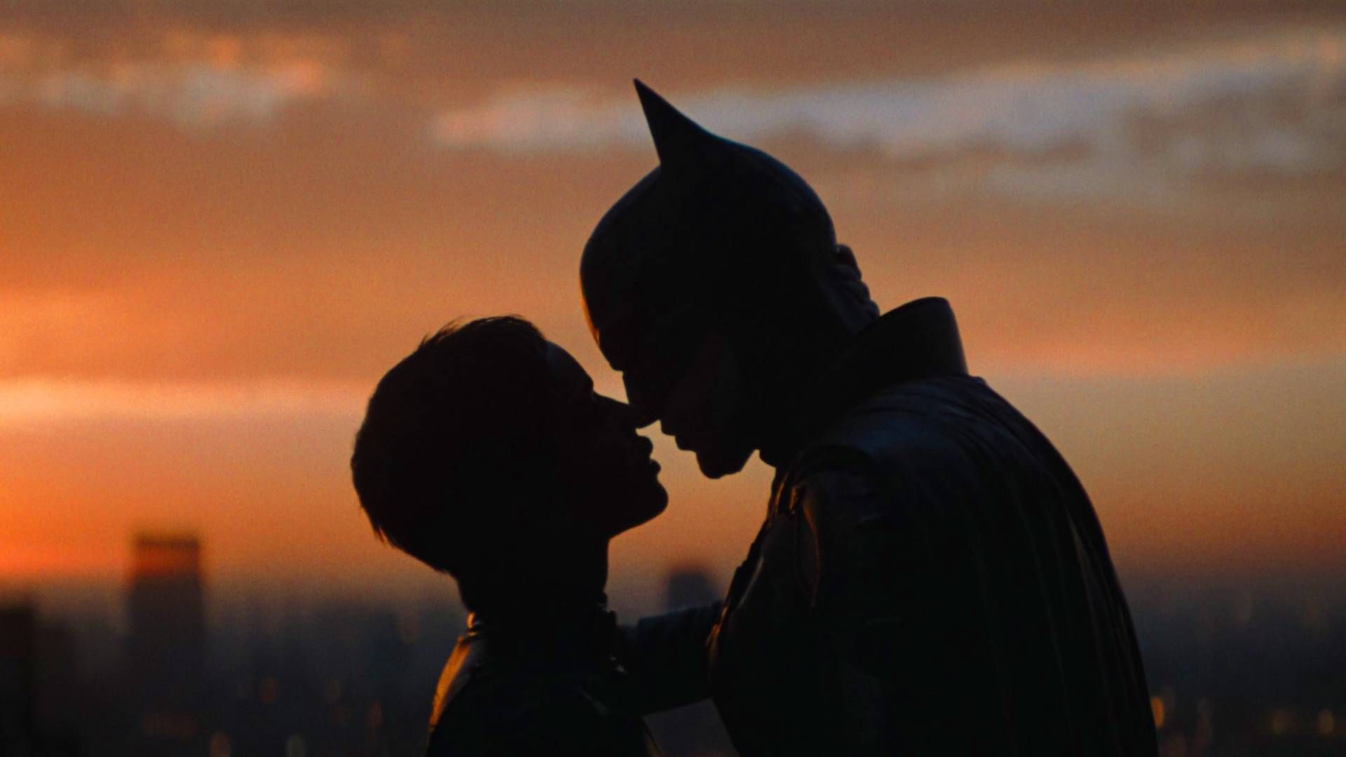 Batman and Catwoman kiss in a still from The Batman